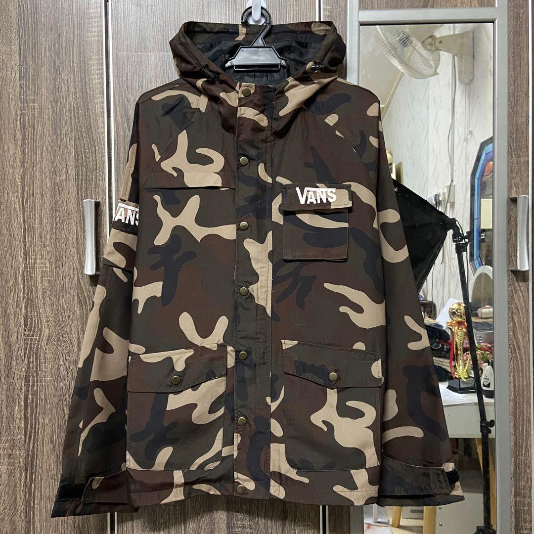 Vans camo windbreaker sales