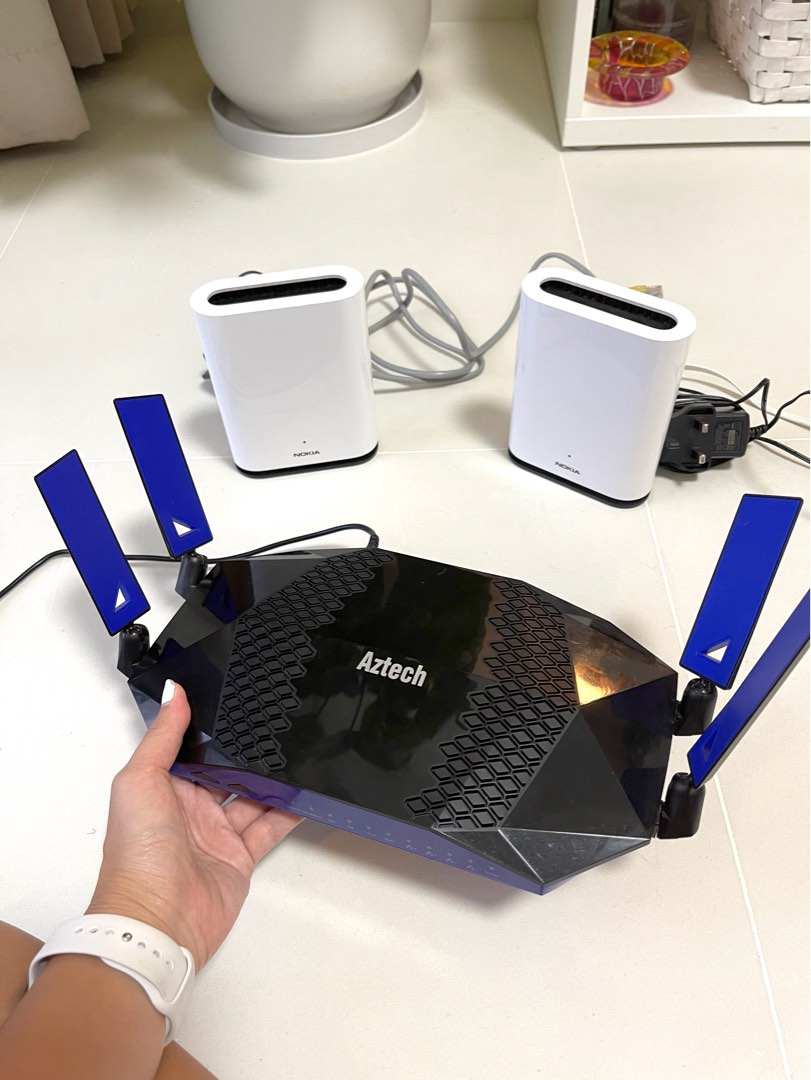 Aztech Router with 2 units of Nokia Wi-Fi Beacons, Computers & Tech ...