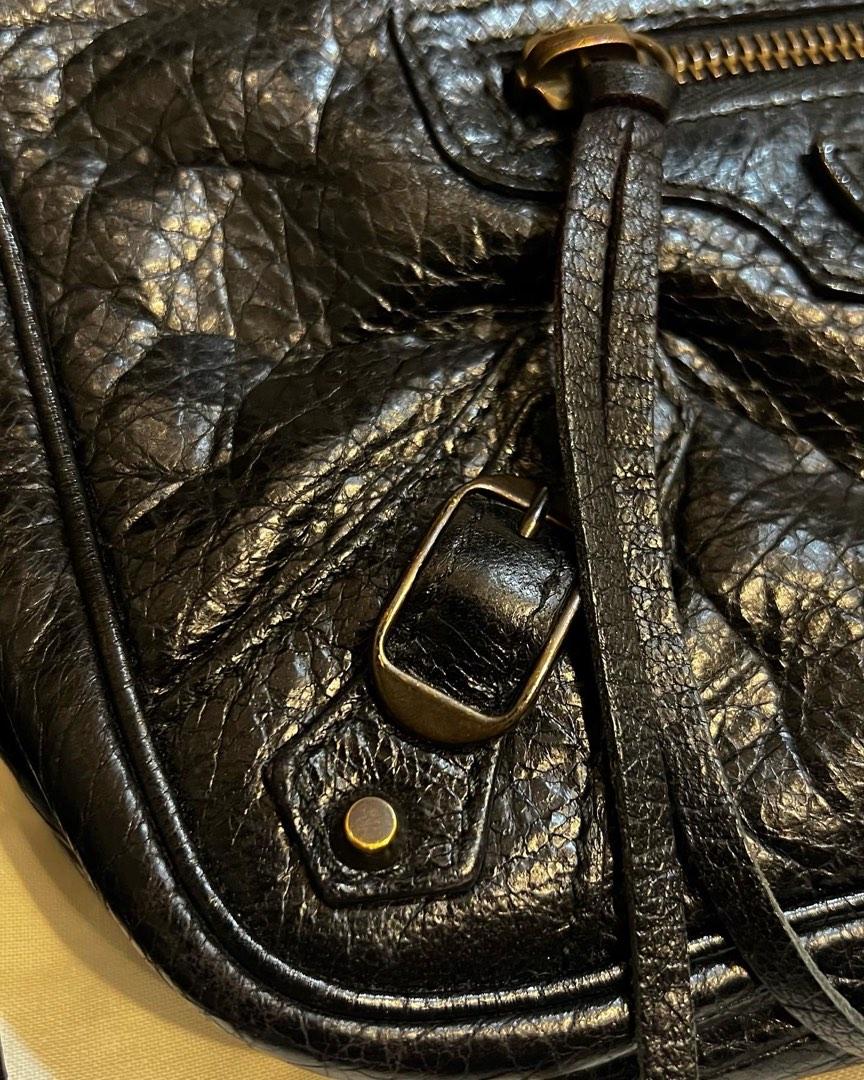 Balenciaga hip classic (Category: Luxury Bags & Wallets) located in Cavite. Submitted by rraaa32 (Listing ID 1185467229, Image 2). Description: .