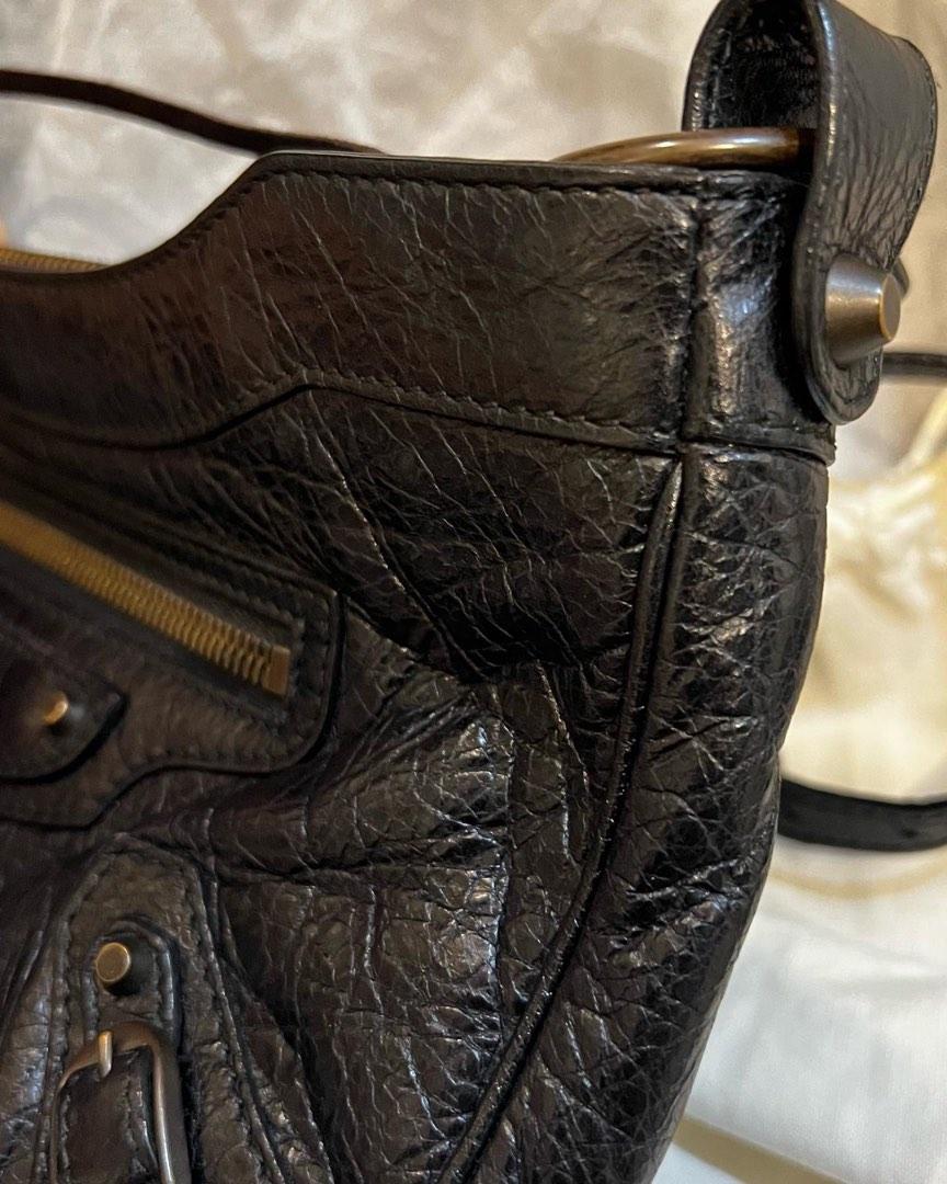 Balenciaga hip classic (Category: Luxury Bags & Wallets) located in Cavite. Submitted by rraaa32 (Listing ID 1185467229, Image 3). Description: .