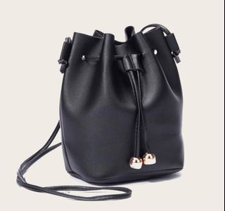 (Category: ) located in . Submitted by lovelyclothesx (Listing ID 1185425099, Image 1). Description: .