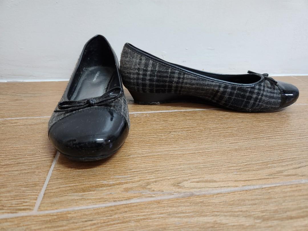 Black flats store with small heel