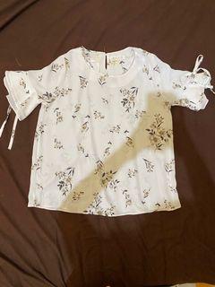 Blouse bunga