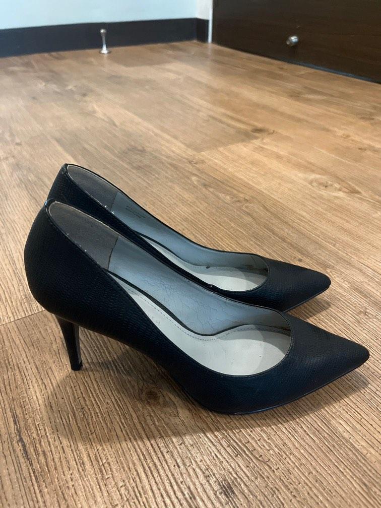 Charles and Keith (Category: Heels) located in Taguig. Submitted by jitbug55 (Listing ID 1185344717, Image 2). Description: Classic black pump. Perfect for work. Us6. No flaws. Never been used..