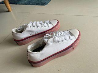 Converse x OPI Chuck Taylor Platform Low Top (US7)