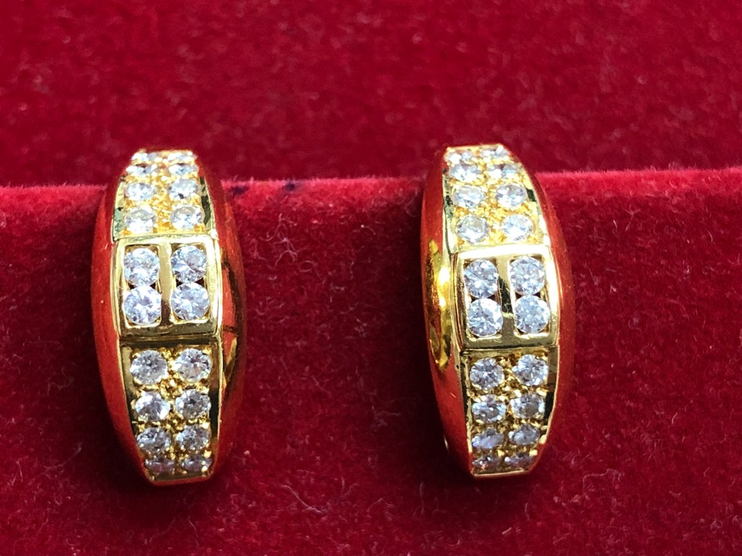 Gold Diamond Earrings, Women's Fashion, Jewelry & Organisers, Earrings
