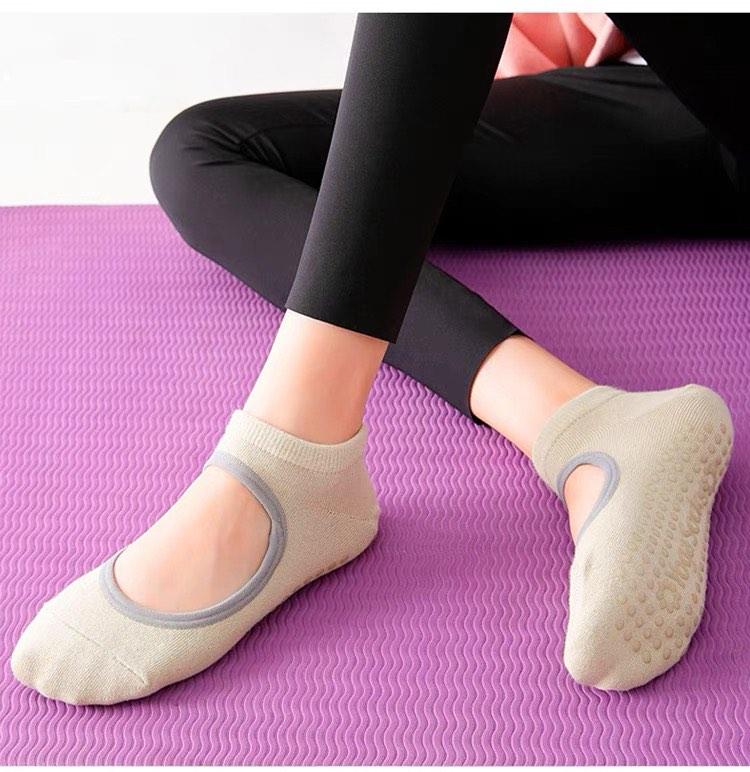 X2 Decathlon- Grip socks/pilates/ yoga socks, Women's Fashion, Watches &  Accessories, Socks & Tights on Carousell