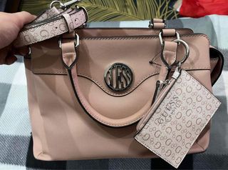 (Category: ) located in . Submitted by ReddLuxuryShop (Listing ID 1185394349, Image 1). Description: .