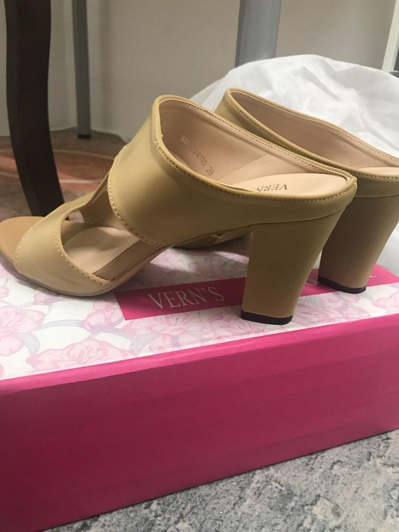 Clearance shop high heels