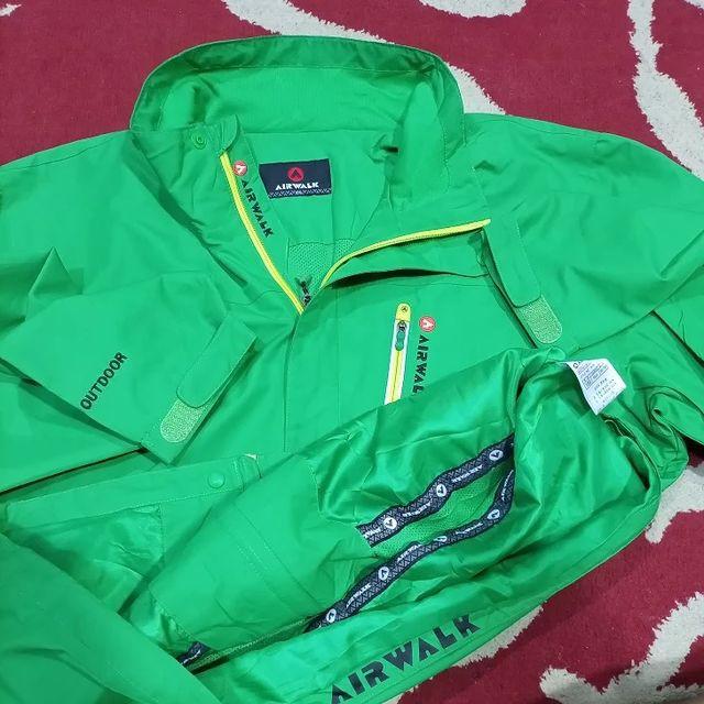 Jacket Outdoor AIRWALK size 100 P 72 x L 60 Fesyen Pria Pakaian Atasan di Carousell