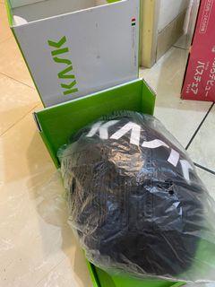 Kask helm pecah di bagian bekalang