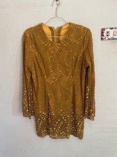 Kebaya mustard