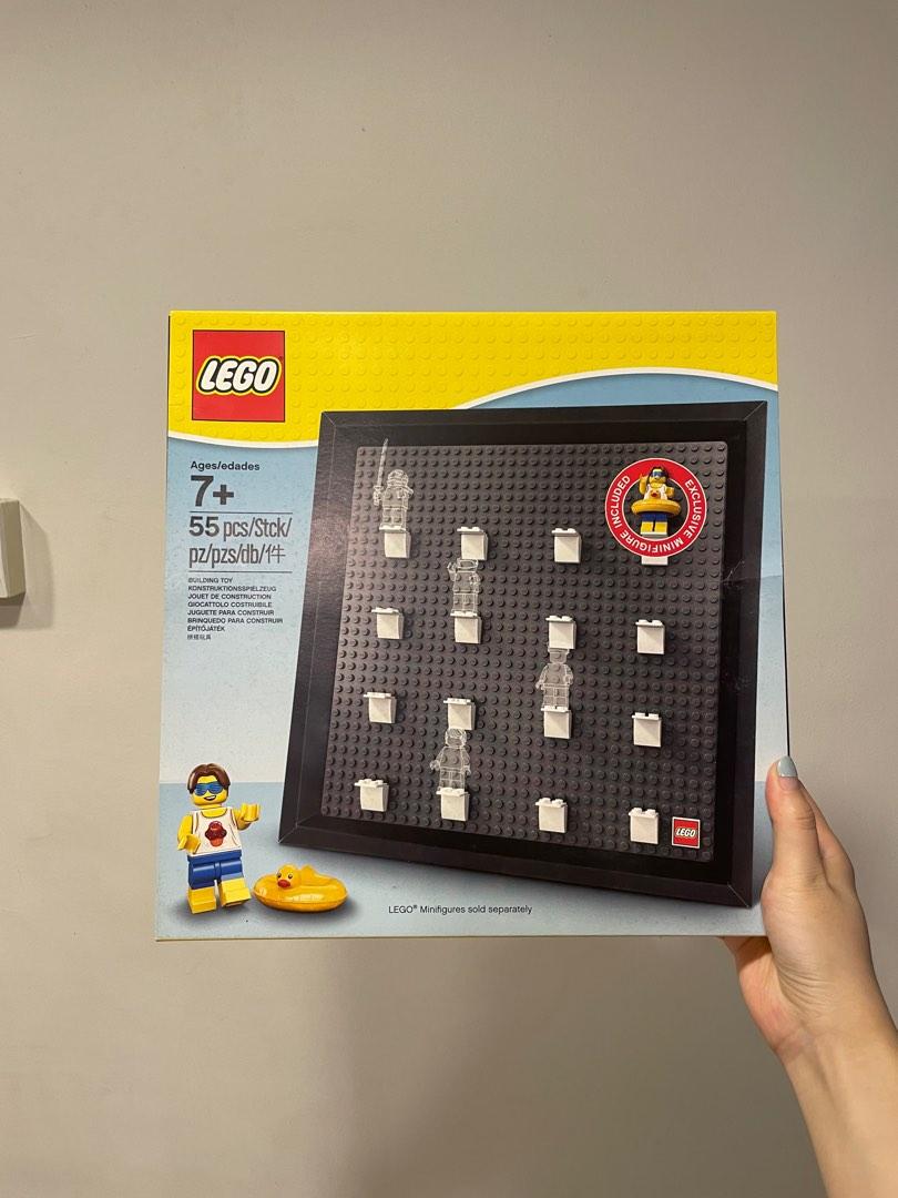 Lego store exclusive on sale minifigure collector stand 5005359