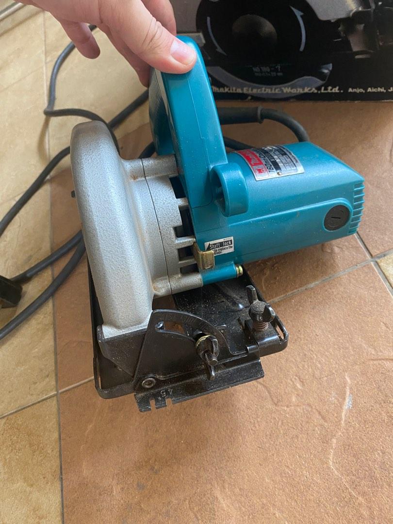 Makita Circular Saw (Mod. 5600NB) with spare blade, Furniture & Home Living, Home Improvement