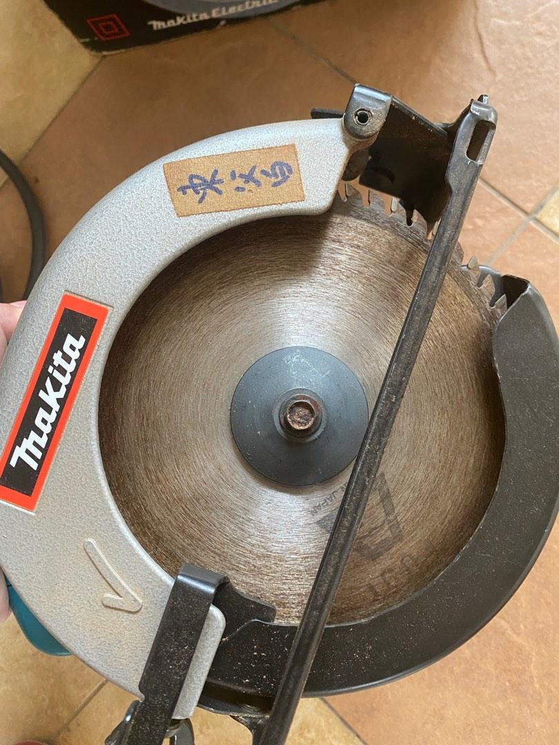 Makita Circular Saw (Mod. 5600NB) with spare blade, Furniture & Home Living, Home Improvement