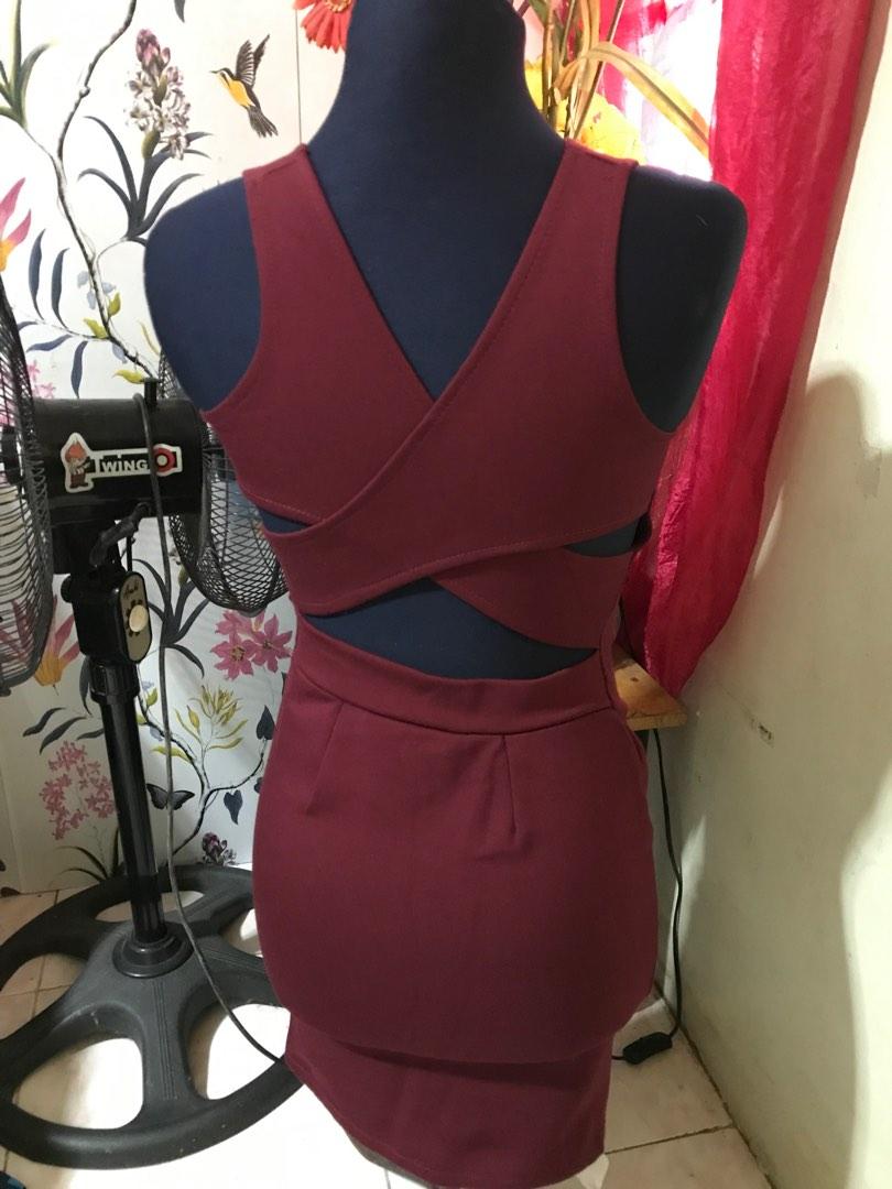 Maroon sexy dress (Category: Dresses) located in Caloocan City. Submitted by xtine01 (Listing ID 1185325167, Image 2). Description: Dpa nasusuot d rin magkakasya sakn.fit sa extra small to small.slight stretchy nmn sya.