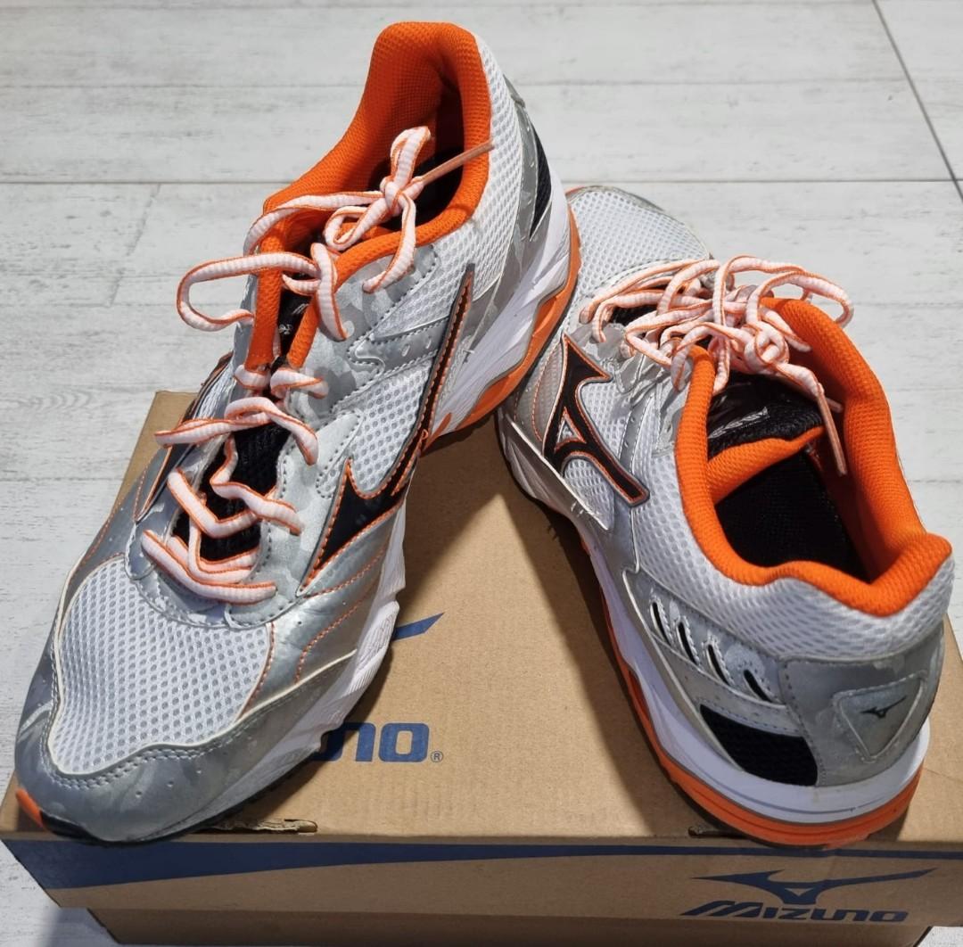 Mizuno wave glory running shoes 2025