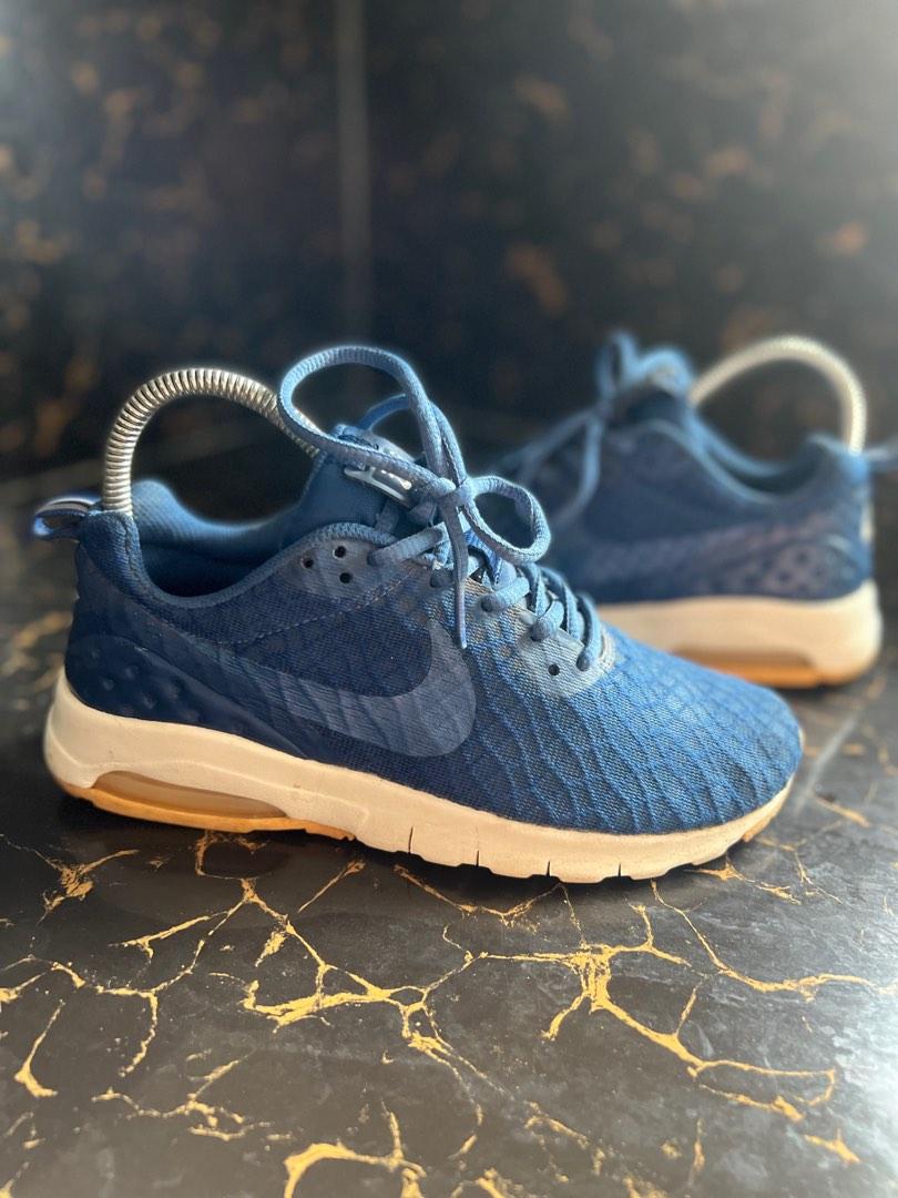 blue nike air trainers