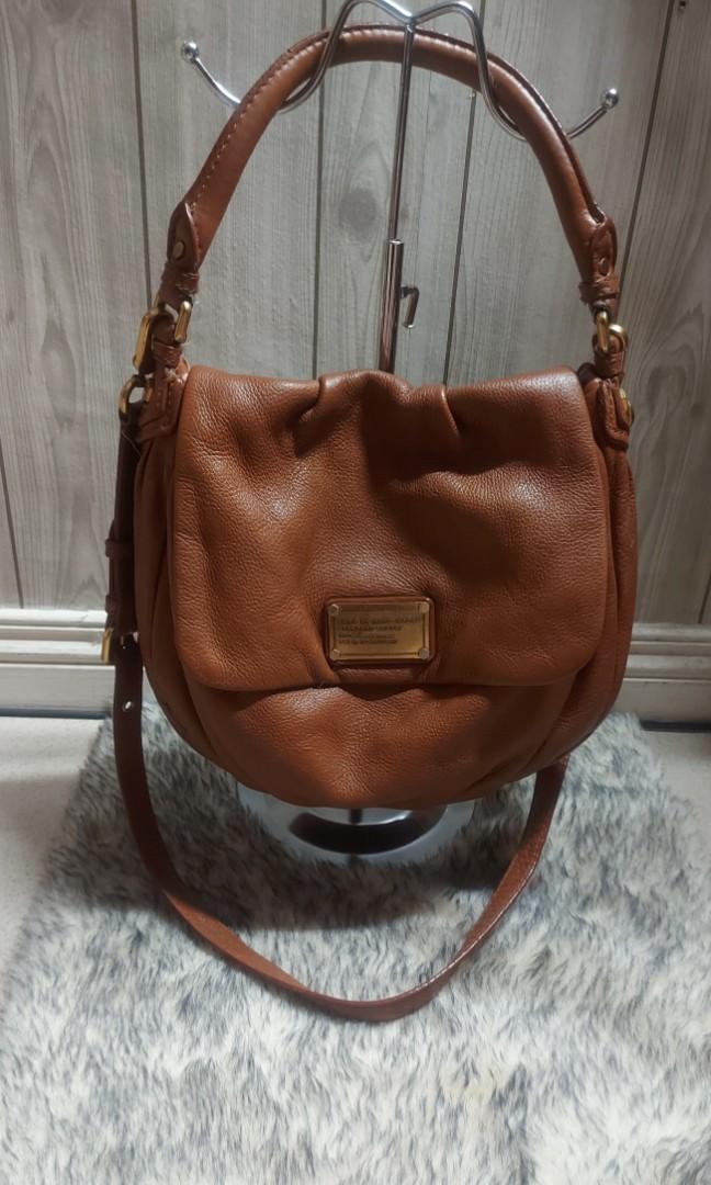PRELOVED Marc Jacobs Lil Ukita (Category: Luxury Bags & Wallets) located in Quezon City. Submitted by yourlittleshop_yls (Listing ID 1185315610, Image 1). Description: FIXED‼️‼️‼️Preloved Marc Jacobs Lil Ukita 2way bag,authentic 100% Cow leather sign of used manage ur expectations on Preloved item refer photos for flaws/issue issue is ung hardware sa strap nya natatanggal.