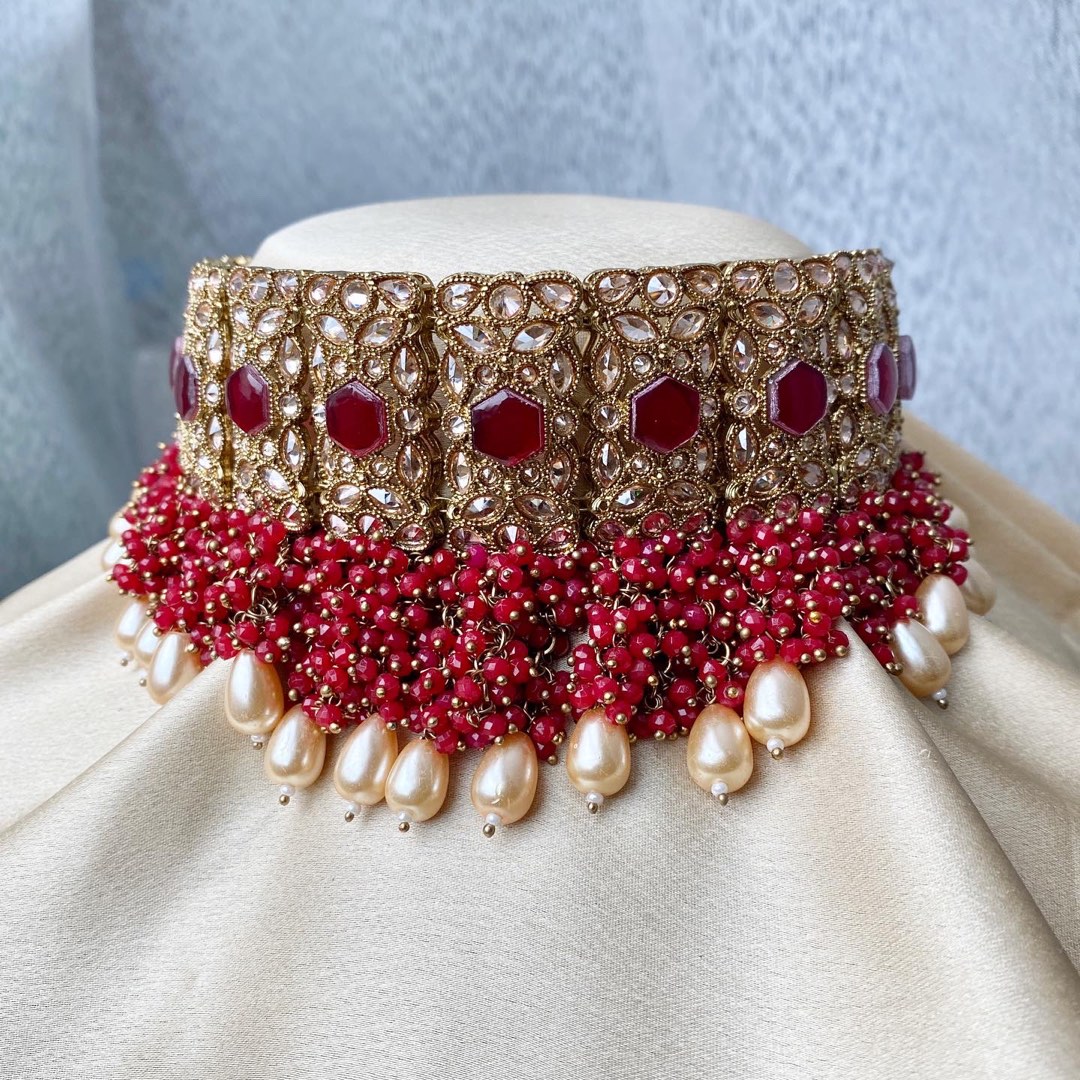 Red choker store