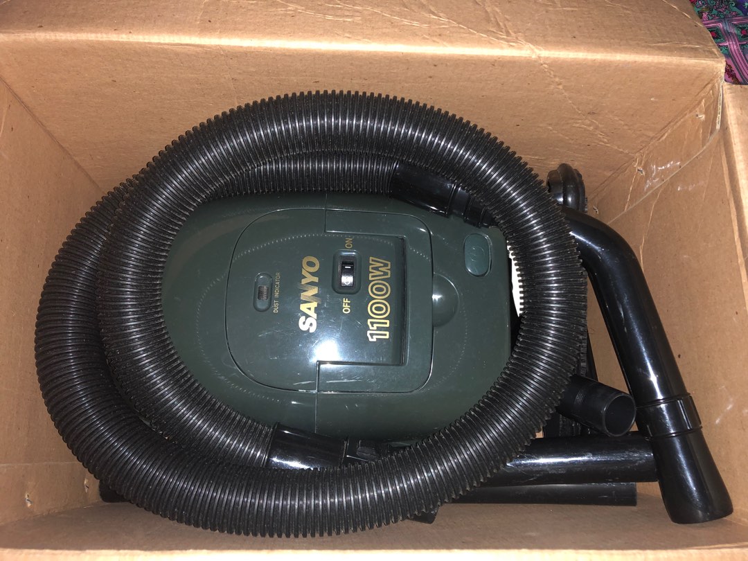 Sanyo vacuum 1100W, TV & Home Appliances, Vacuum Cleaner & Housekeeping