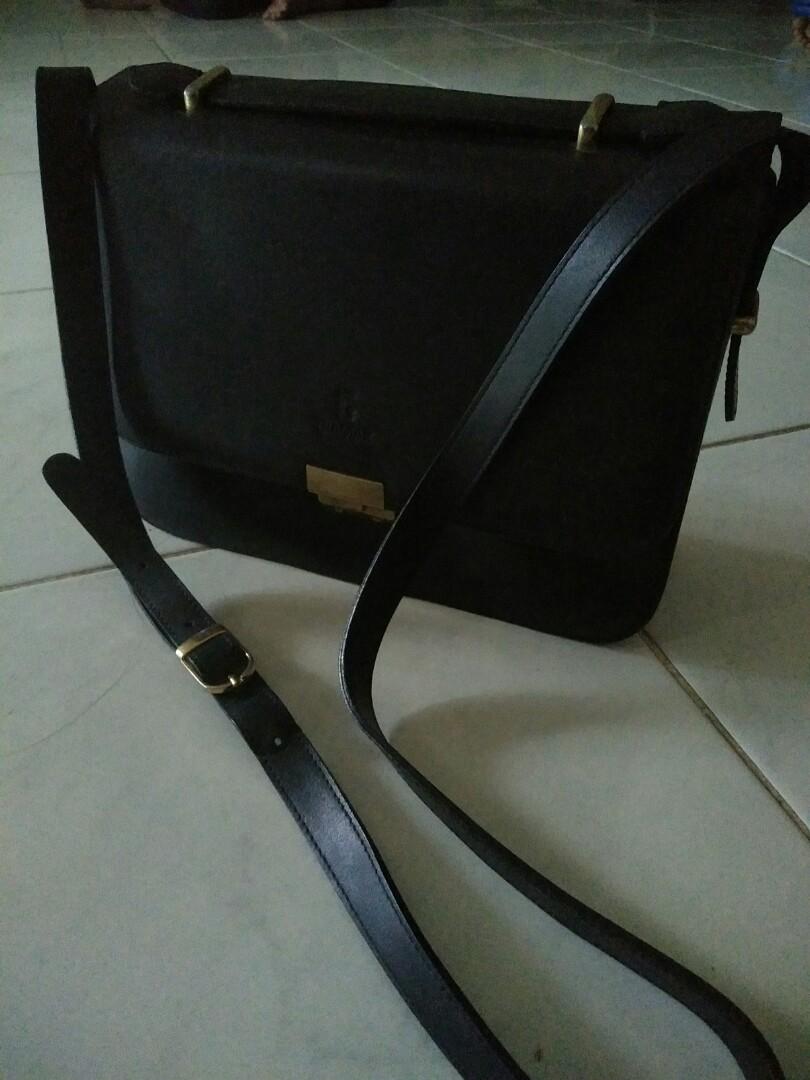 Giamax sling hot sale bag price