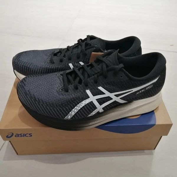 代購Asics Magic Speed 2黑白色男女裝跑步鞋, 男裝, 鞋, 波鞋