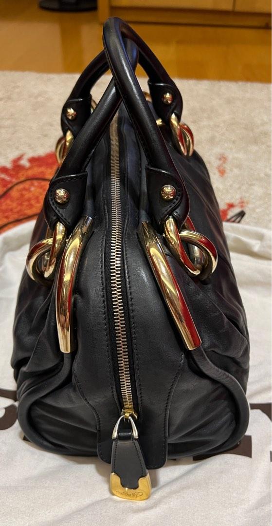 Authentic Bally Hand bag (Category: Luxury Bags & Wallets) located in Makati City. Submitted by mcgarado (Listing ID 1185694945, Image 3). Description: Authentic Bally Hand bag with wallet. In very good condition no damage. Clean inside and out. Comes with dust bag. .