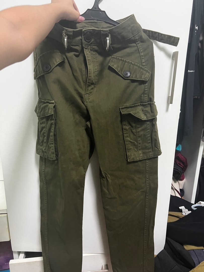 BERSHKA GREEN CARGO PANTS, Women's Fashion, Bottoms, Jeans on Carousell
