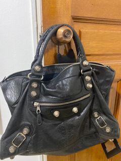 (Category: ) located in . Submitted by shopper143 (Listing ID 1180166161, Image 1). Description: .