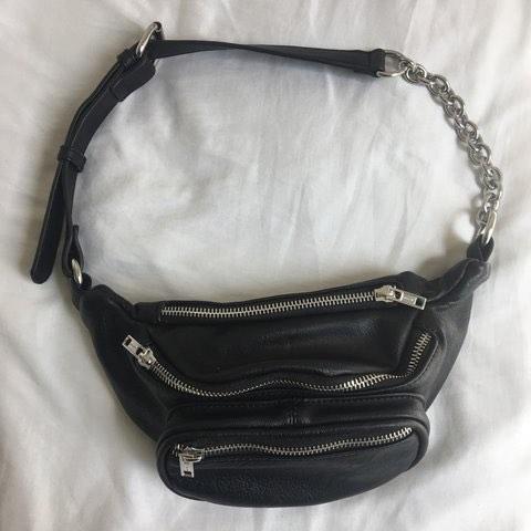 Brandy melville fanny top pack with chain