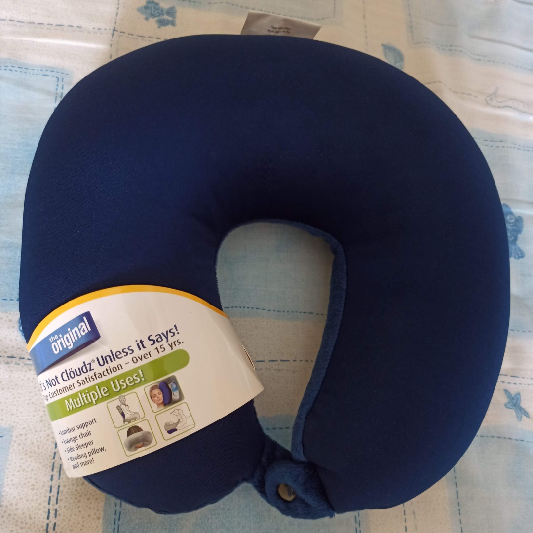 Cloudz travel pillow Hobbies Toys Travel Travel Essentials