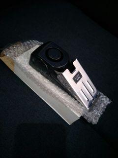 Door barrier alarm