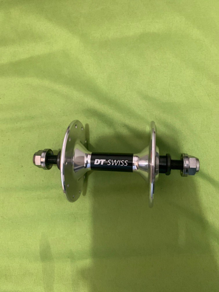 DT Swiss 370 front hub, Sports Equipment, Bicycles & Parts, Parts