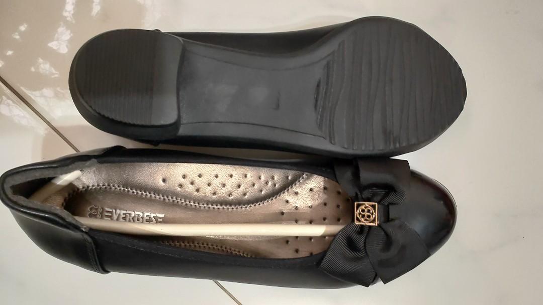 Everbest, Women's Fashion, Footwear, Flats on Carousell
