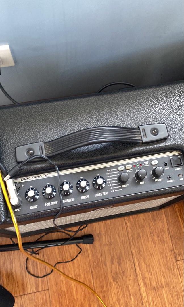 FENDER MUSTANG II v2, Audio, Soundbars, Speakers & Amplifiers on Carousell