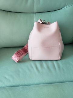 （分類：）位於 。 由 kcfok 提交（商品編號 1185556971，圖片 1）。簡介： 。