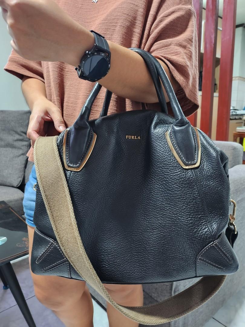 Furla Leather Bag (Category: Luxury Bags & Wallets) located in Quezon City. Submitted by goodbye_thingss (Listing ID 1185522275, Image 1). Description: in very good condition no flaws see to appreciate 100% original or your money back.