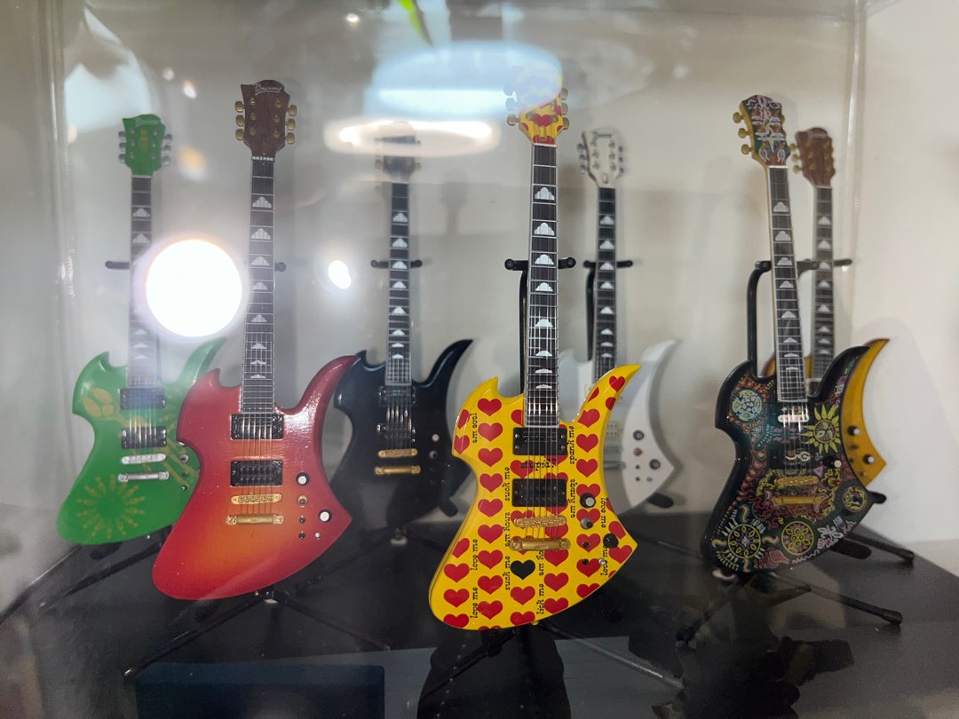 hide guitar collection 1/8, 其他, 其他- Carousell