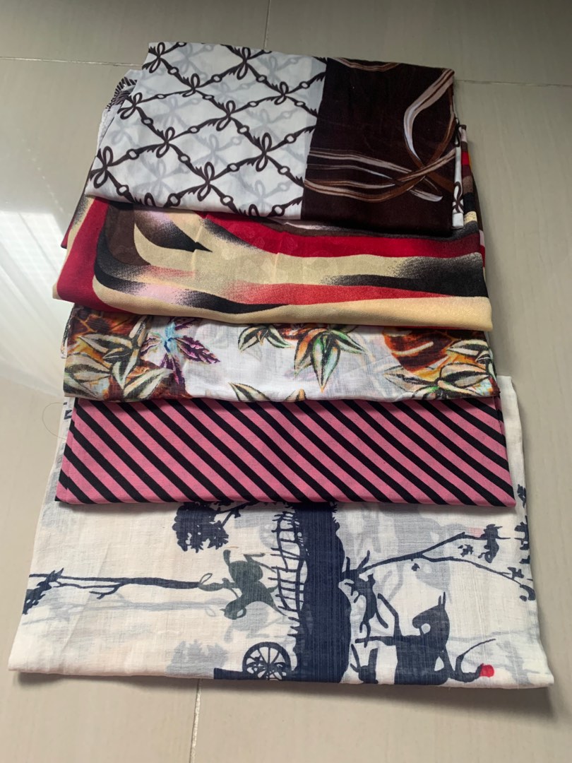 Hijab / Jilbab cakep, Fesyen Wanita, Pakaian Wanita, Lainnya di Carousell