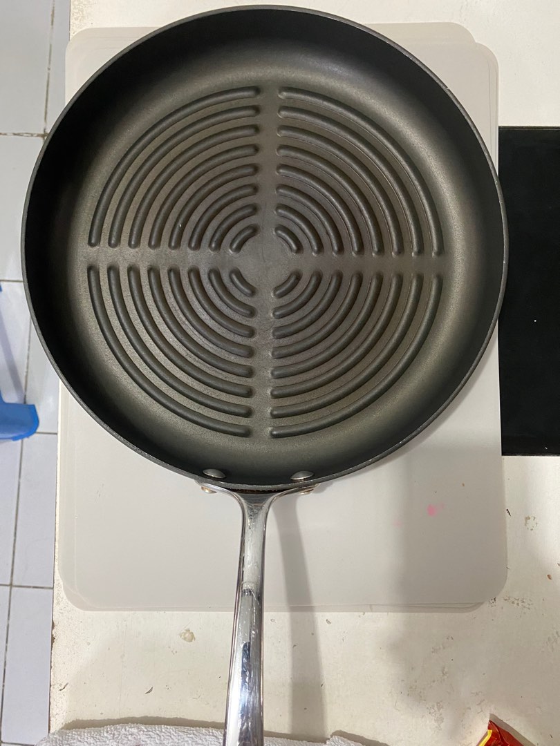 Kirkland Signature pan, Furniture & Home Living, Kitchenware