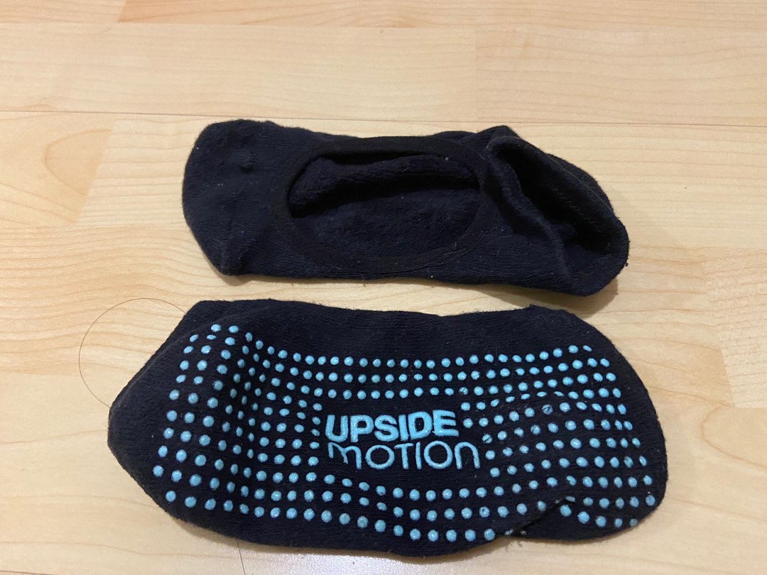 pilates reformer grip socks, Women's Fashion, Activewear on Carousell