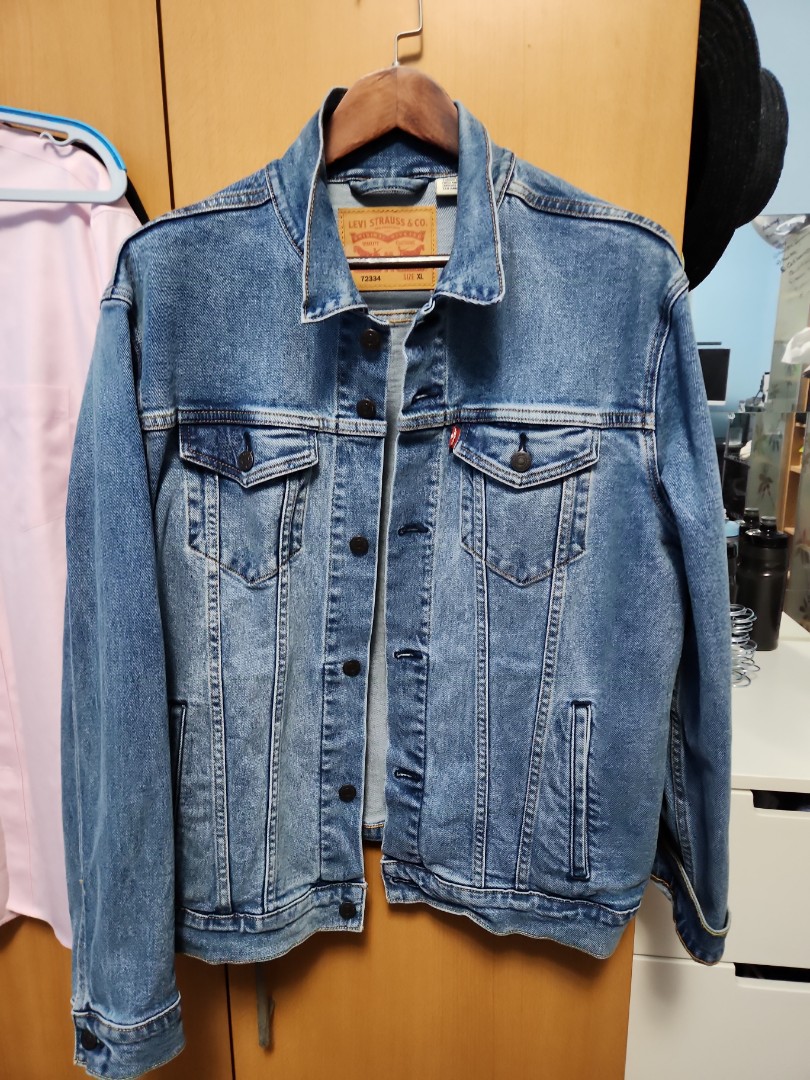 Levis trucker jacket in light indigo - size XL, Men's Fashion, Coats,  Jackets and Outerwear on Carousell