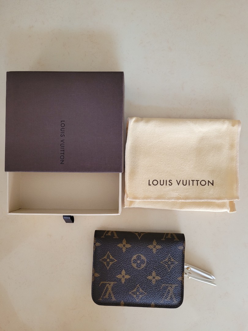 Shop Louis Vuitton TAIGA Enveloppe Carte De Visite (M64595) by
