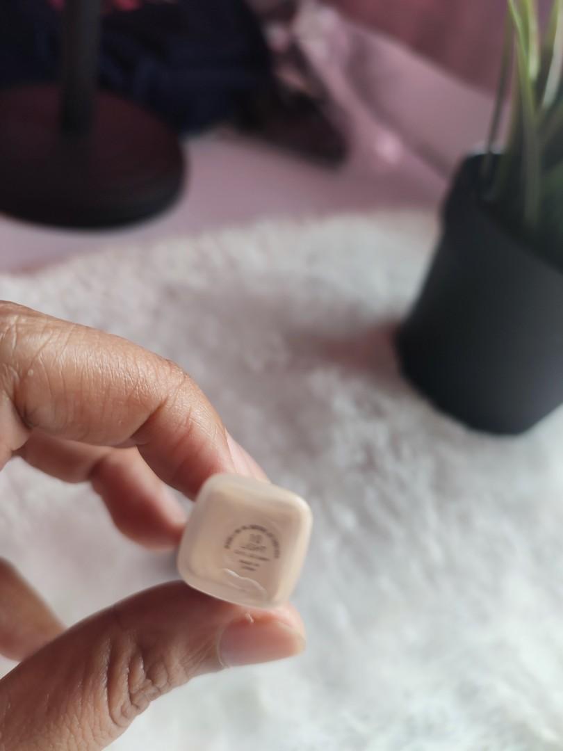 Maybelline concealer code light (Category: Makeup) located in Marang. Submitted by kin_r (Listing ID 1185543498, Image 2). Description: like new...buka untuk test warna.