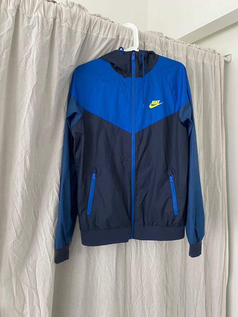 lightweight nike running jacket