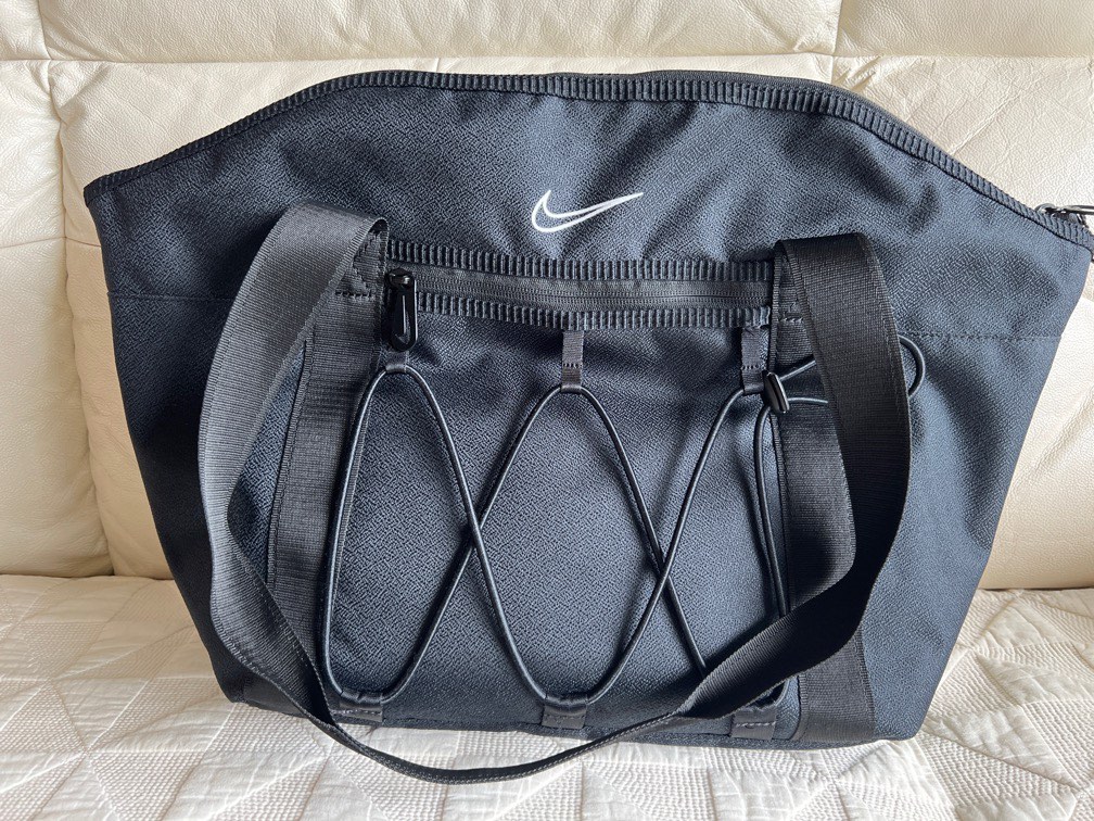 Nike One Luxe Women's Training bag, Women's Fashion, Bags & Wallets, Tote  Bags on Carousell