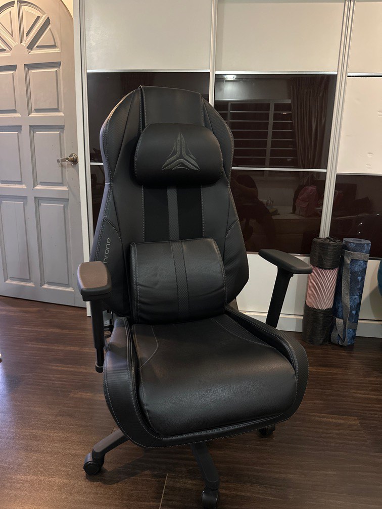 OSIM uThrone Gaming Chair/Massager (Black), Furniture & Home Living