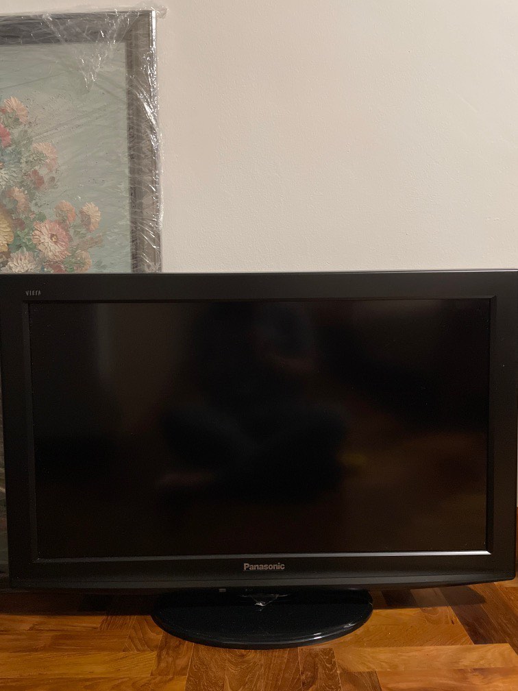 Panasonic 30” TV with stand, TV & Home Appliances, TV & Entertainment, TV on Carousell