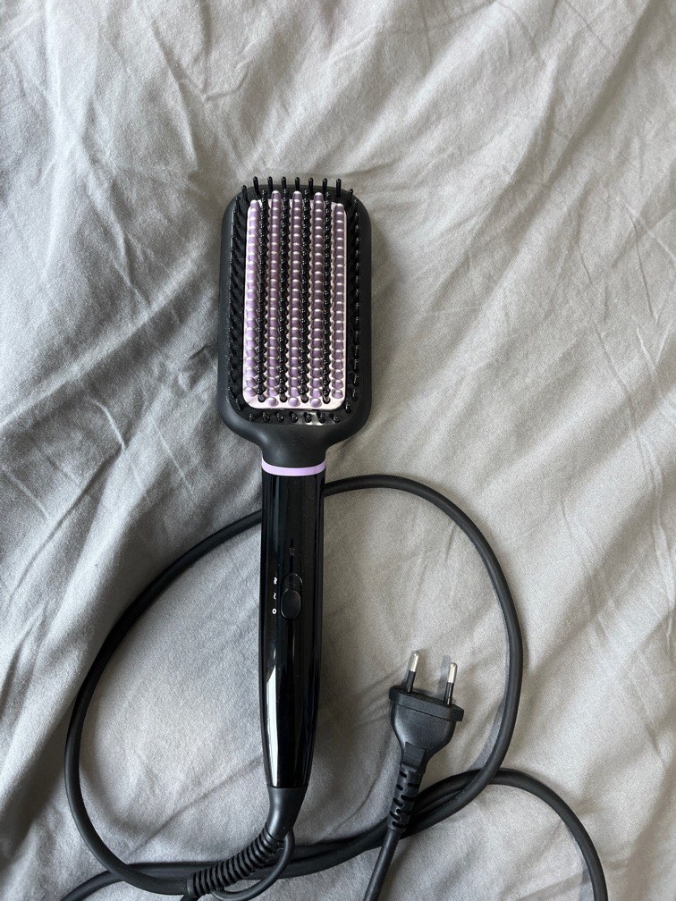 Philips hair straightener brush, Beauty & Personal Care, Hair on Carousell